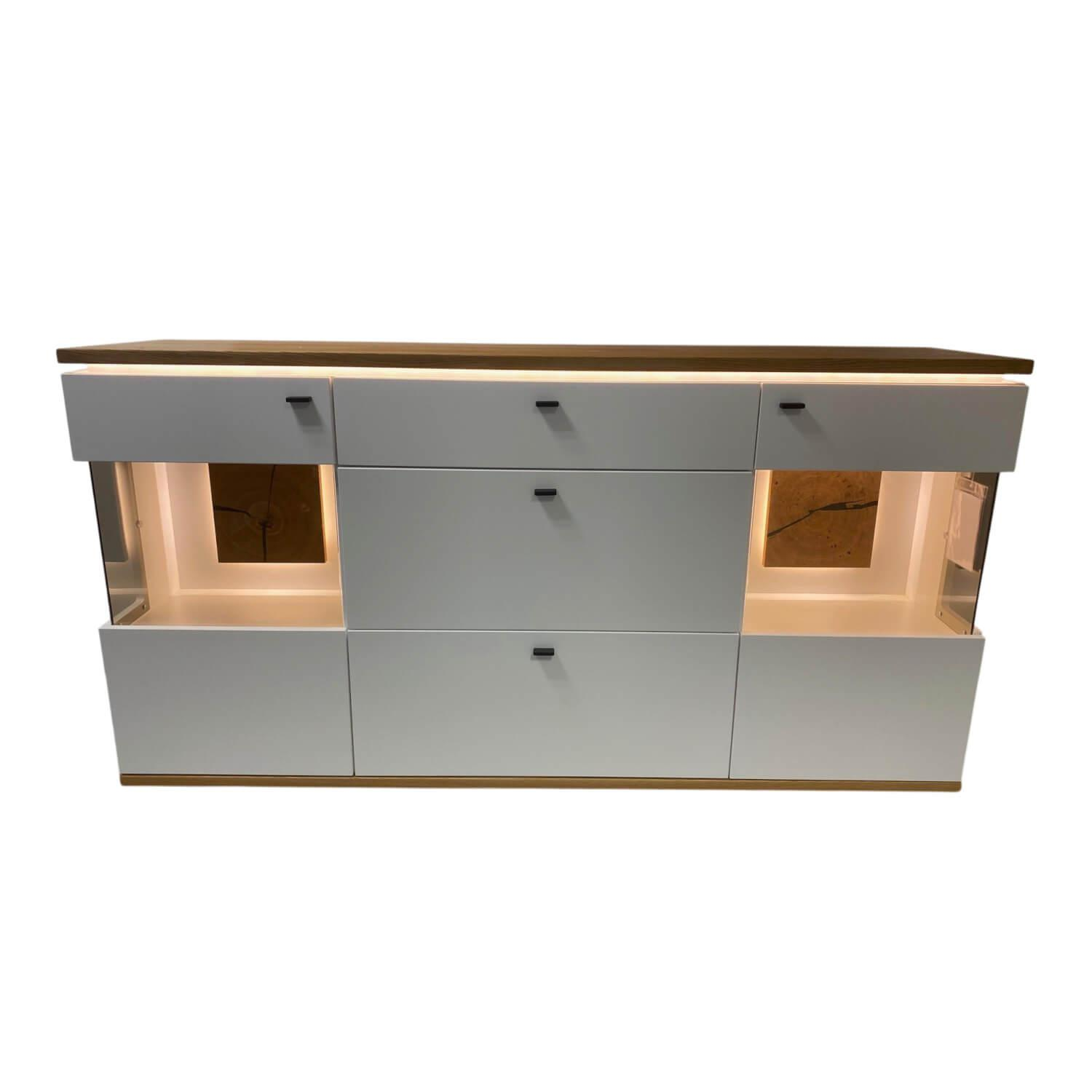 MCA Furniture - Sideboard Matadi Weiß Lackiert Absetzung Wildeiche Furniert Geölt mit Beleuchtungspaket - 1