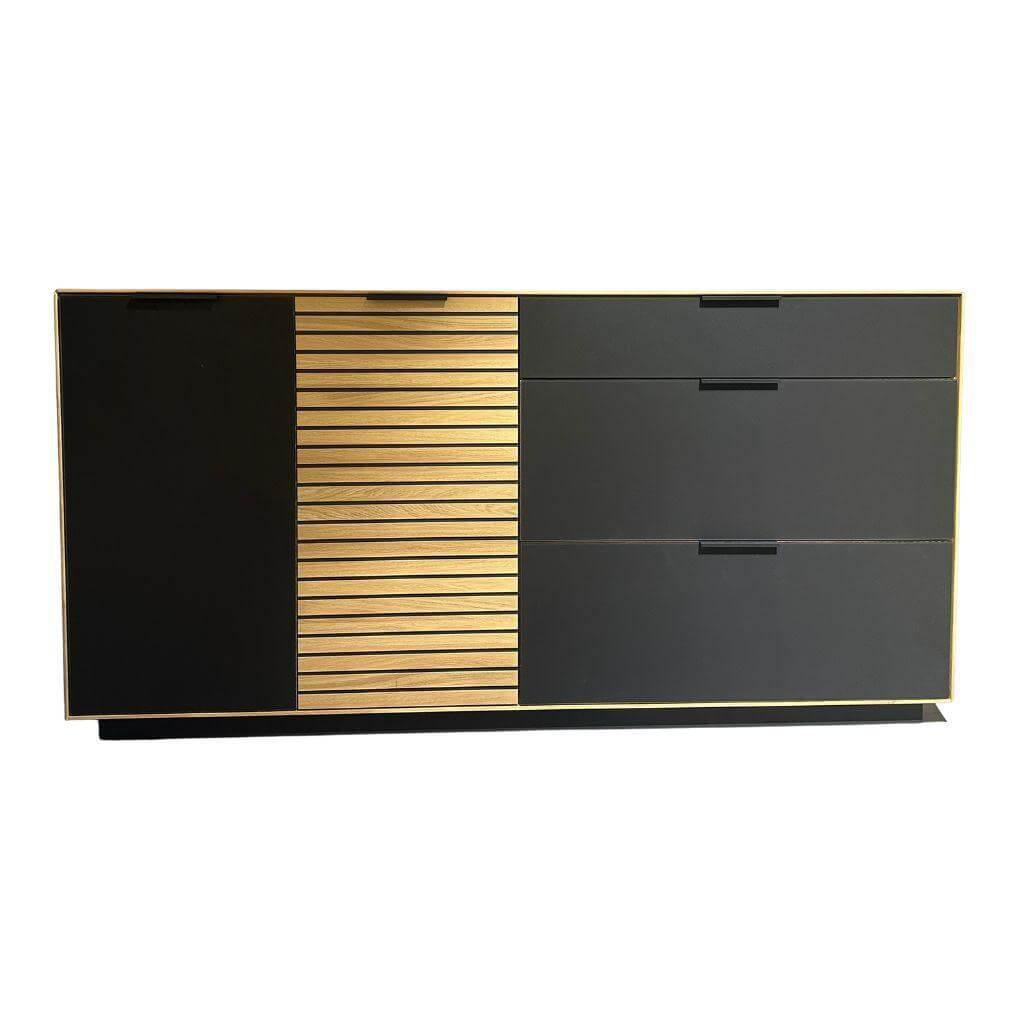 Wöstmann - Sideboard Solana Wildeiche Massiv Soft Gebürstet Front Mattglas Sockel Carbonfarbig Anthrazit - 1