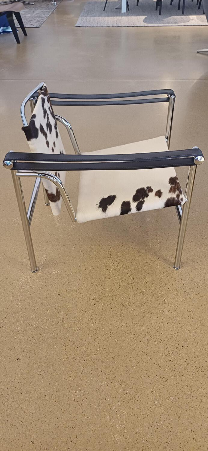 Cassina - Sessel LC1 Sitz Fell Gefleckt Schwarz Weiß Braun Armlehnen Kernleder Schwarz Gestell Stahl Verchromt - 4