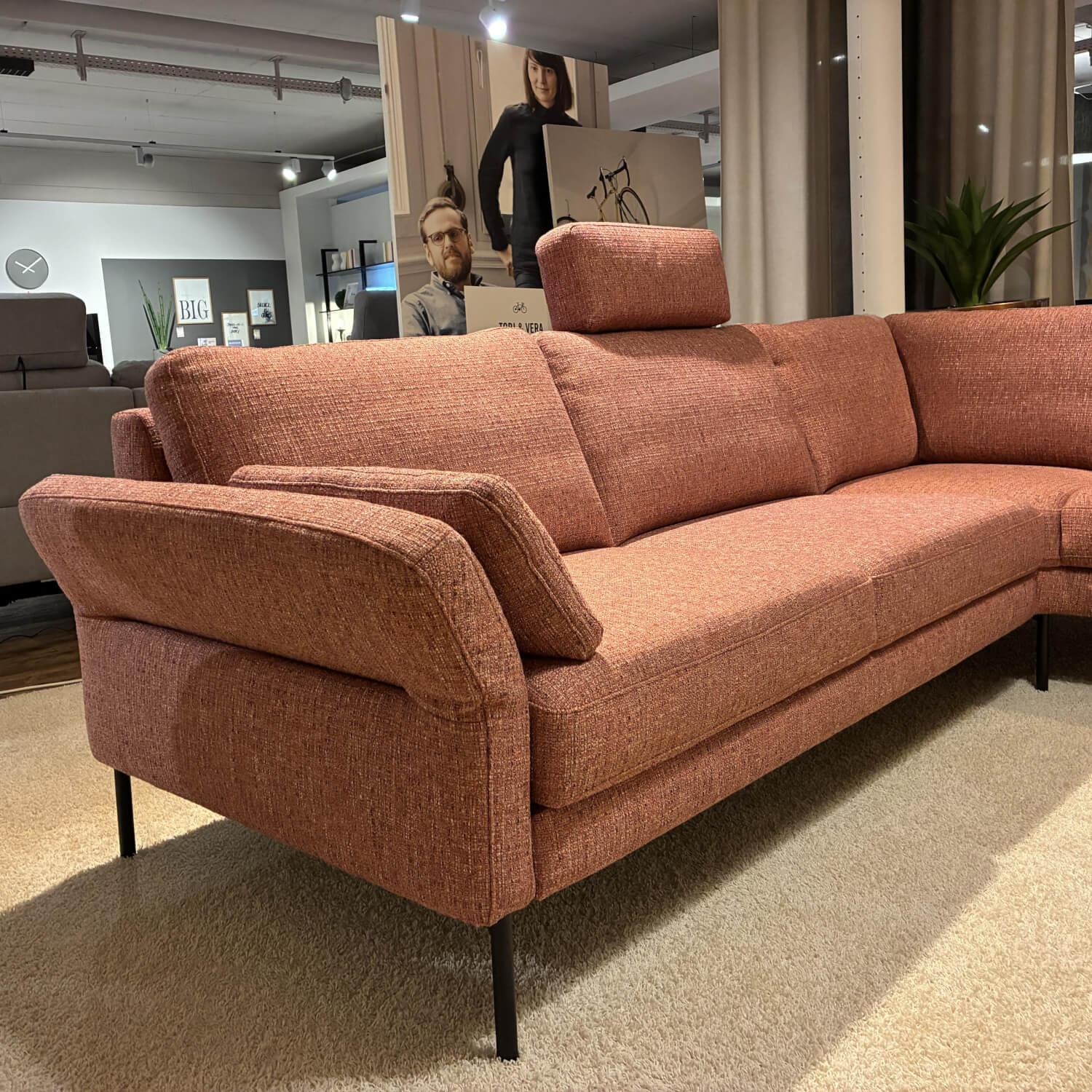 Contur - Ecksofa Enna Stoff Marinet 95 Coral Rosa Füße Metall Schwarz Inklusive Kopfstütze - 4