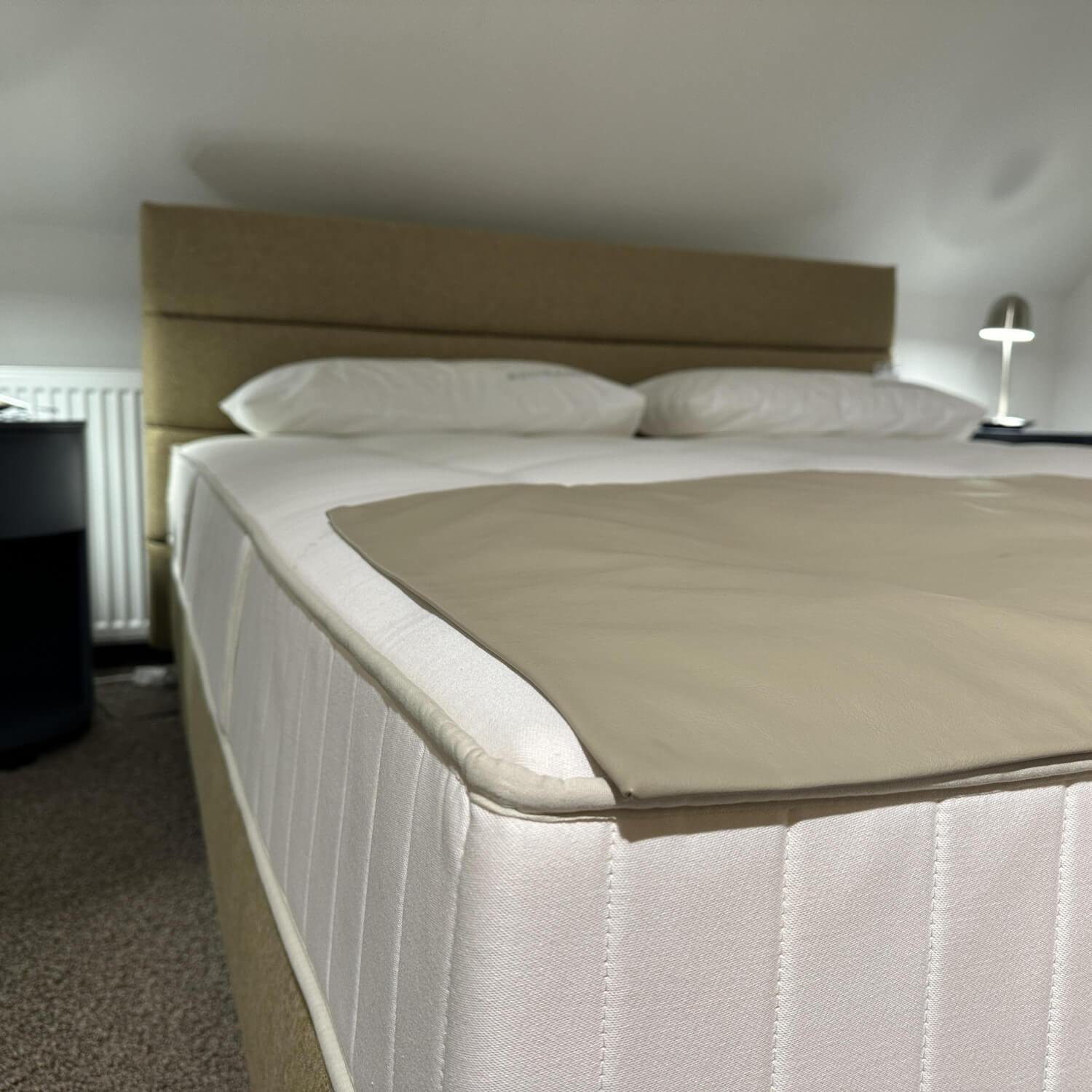 Schramm - Bett Purebeds Panel Bezug Stoff Benno 880 Curry Gelb Beige Füße Buche Schwarz Inklusive 2 Matratzen - 5