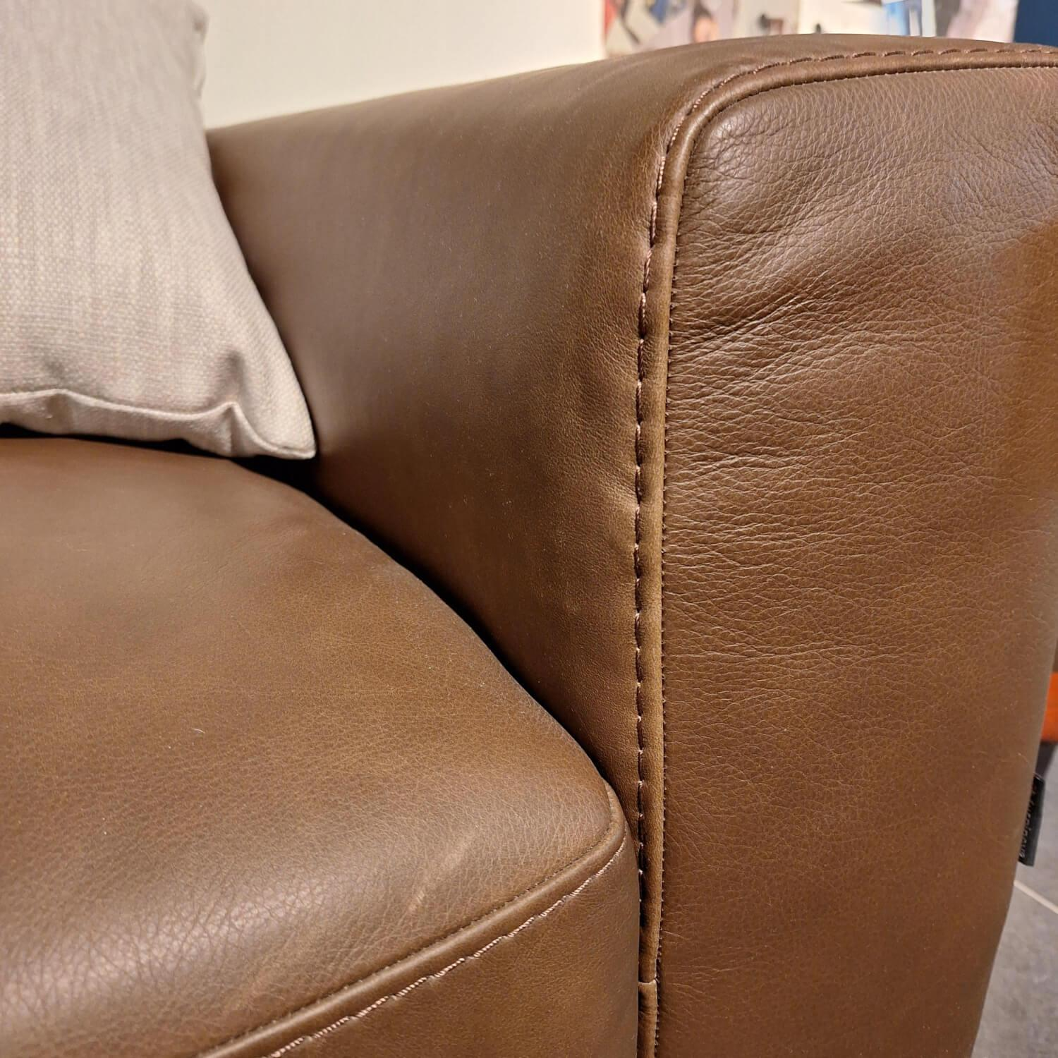 Sofa Sydney Bezug Leder Western Chestnut 56 Braun Metallfüße Grau