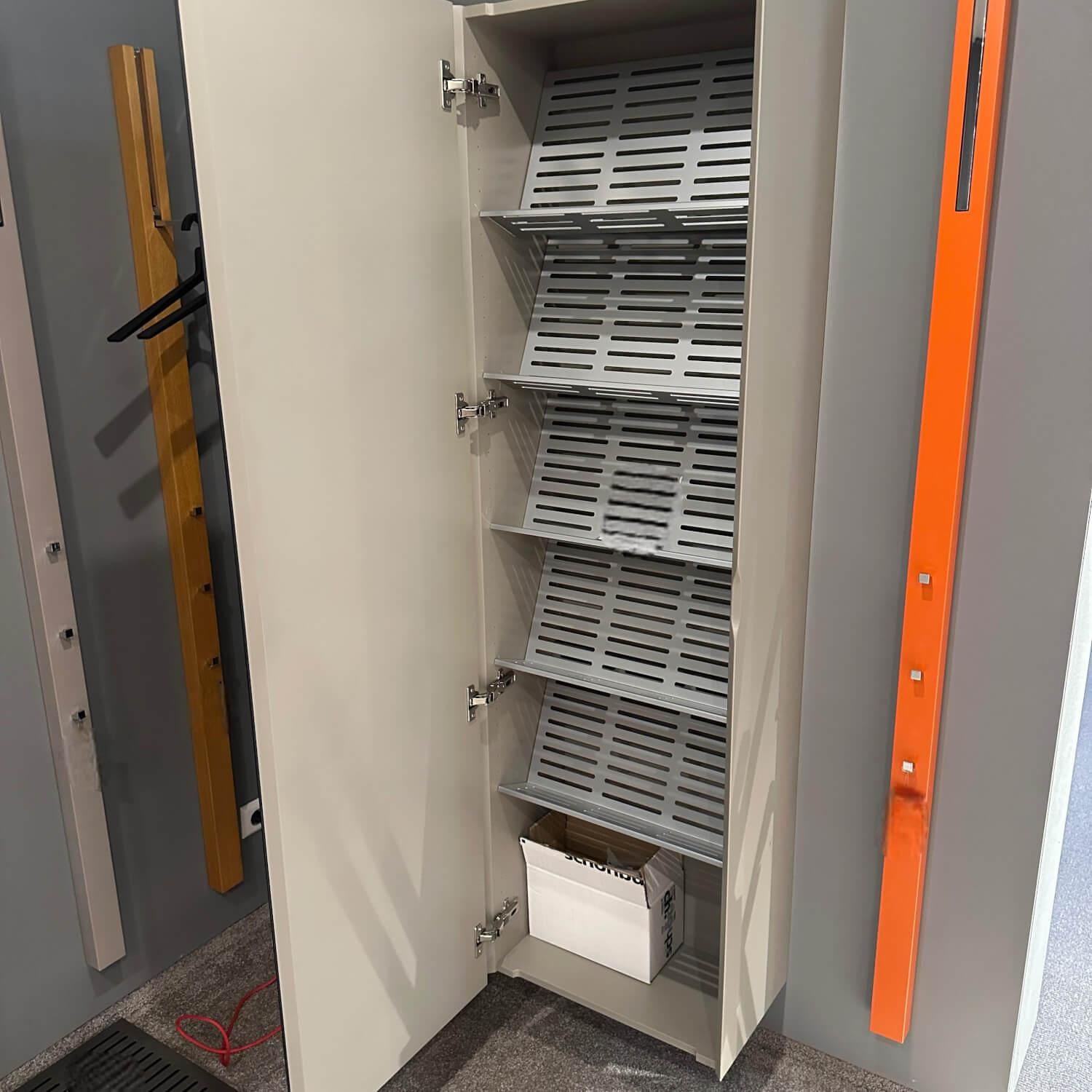 Schönbuch - Schuhschrank Lack Basisfarbe Asphalt 45 Grau Metalloberfläche Chrom Glänzend Mit Verspiegelter Tür - 4