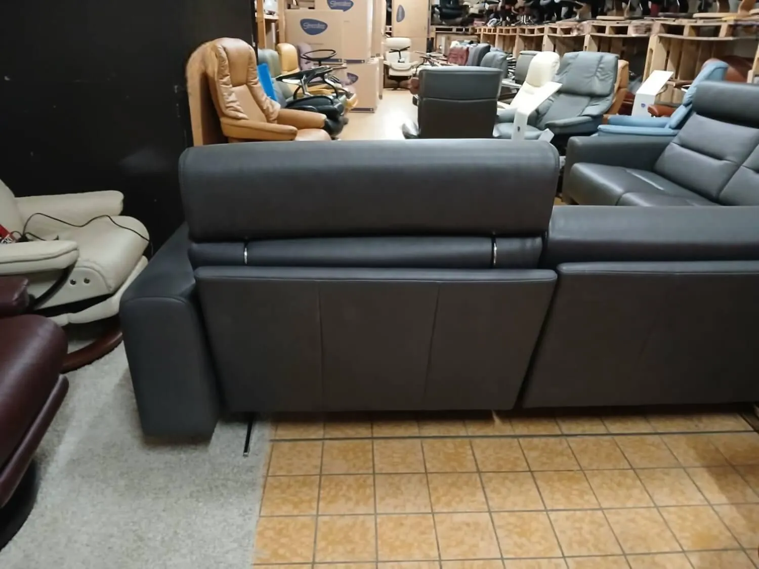 Stressless - Ecksofa Stella Leder Noblesse Grey Dunkelgrau Fuß Metallkufe Chrom Mit Breite Armteile Inkl. Hocker Und 2 Kopfstützen - 12