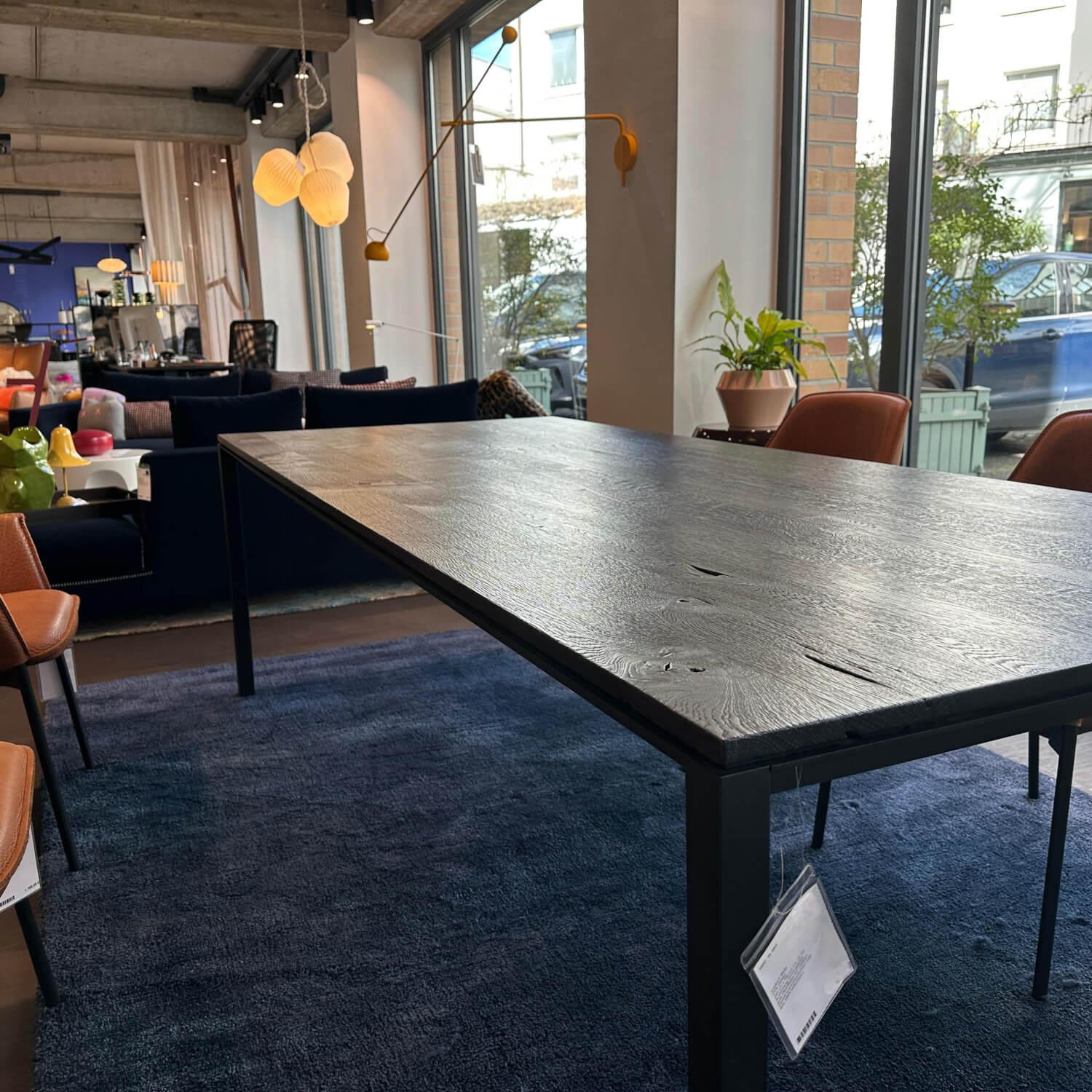 Janua - Esstisch S600 Platte Eiche Geköhlt Gestell Metall Tiefschwarz Matt Pulverbeschichtet - 6