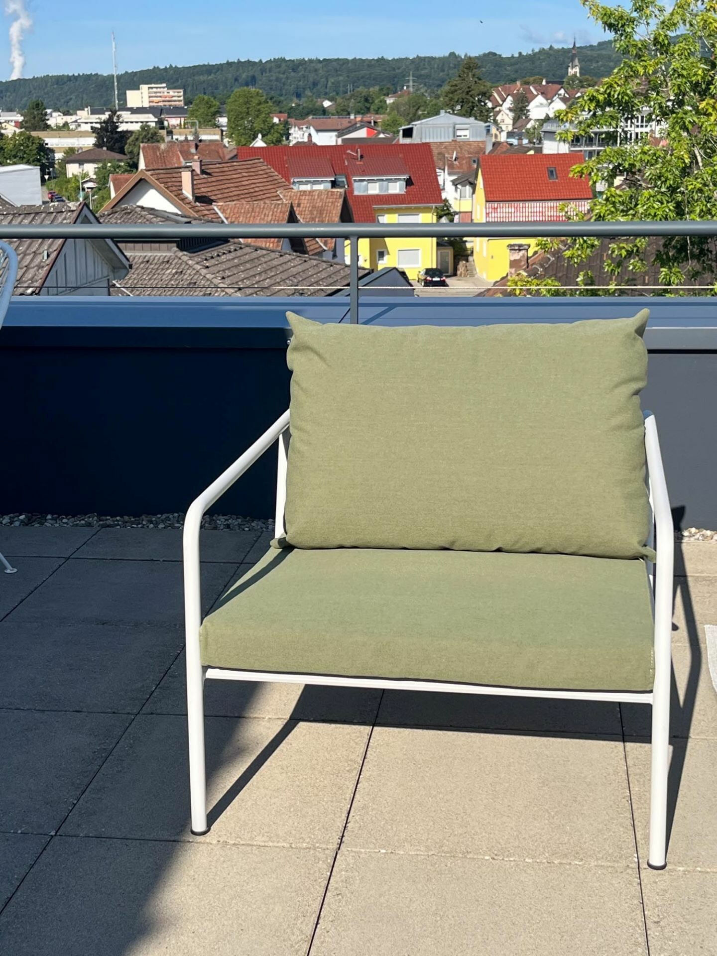 Houe - Lounge Chair Avon Stoff Sunbrella Heritage Leaf Grün Gestell Stahl Weiß Pulverbeschichtet - 5