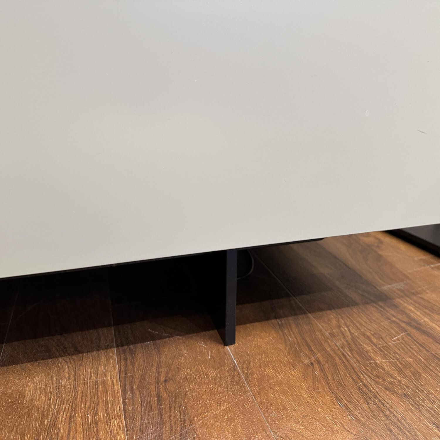 form1 - Sideboard F10 Lack A37 Reed Grün Grau Füße Metall Schwarz Gepulvert - 3