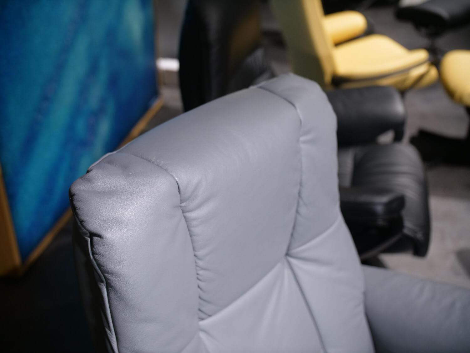 Stressless - Sessel Mayfair M Mit Hocker Bezug Leder Paloma 17 Neutral Grau Gestell Signature Matt Schwarz Holz Grau - 2