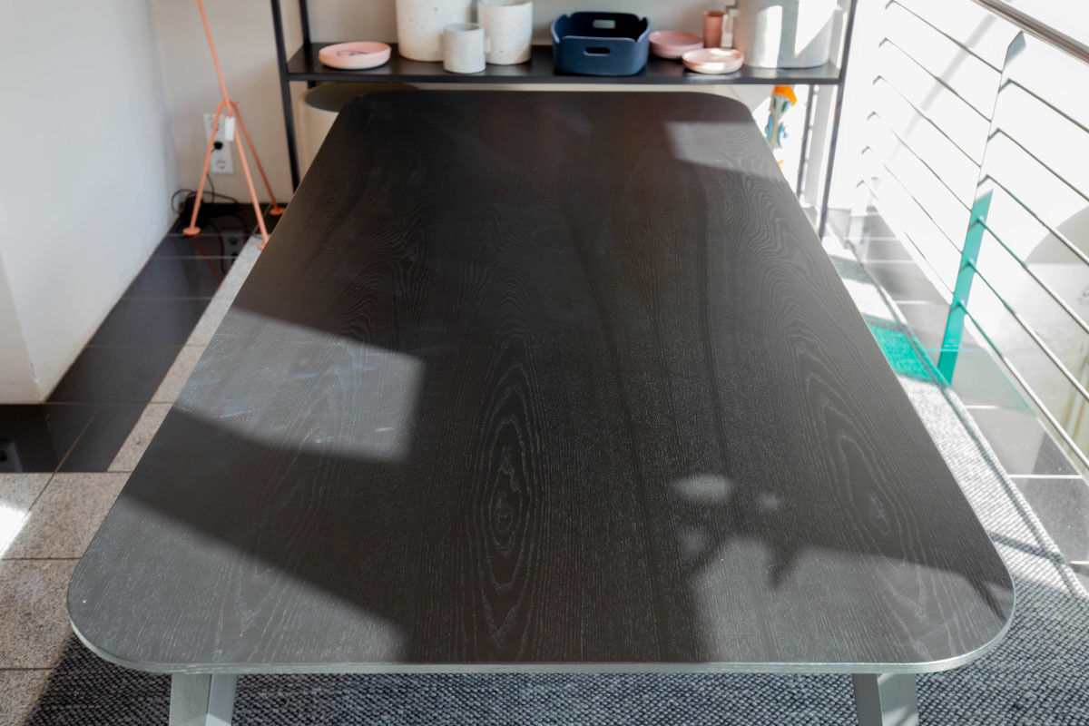 Gubi - Esstisch Gubi Dining Table Platte Esche Schwarz Semi Matt Lackiert - 8