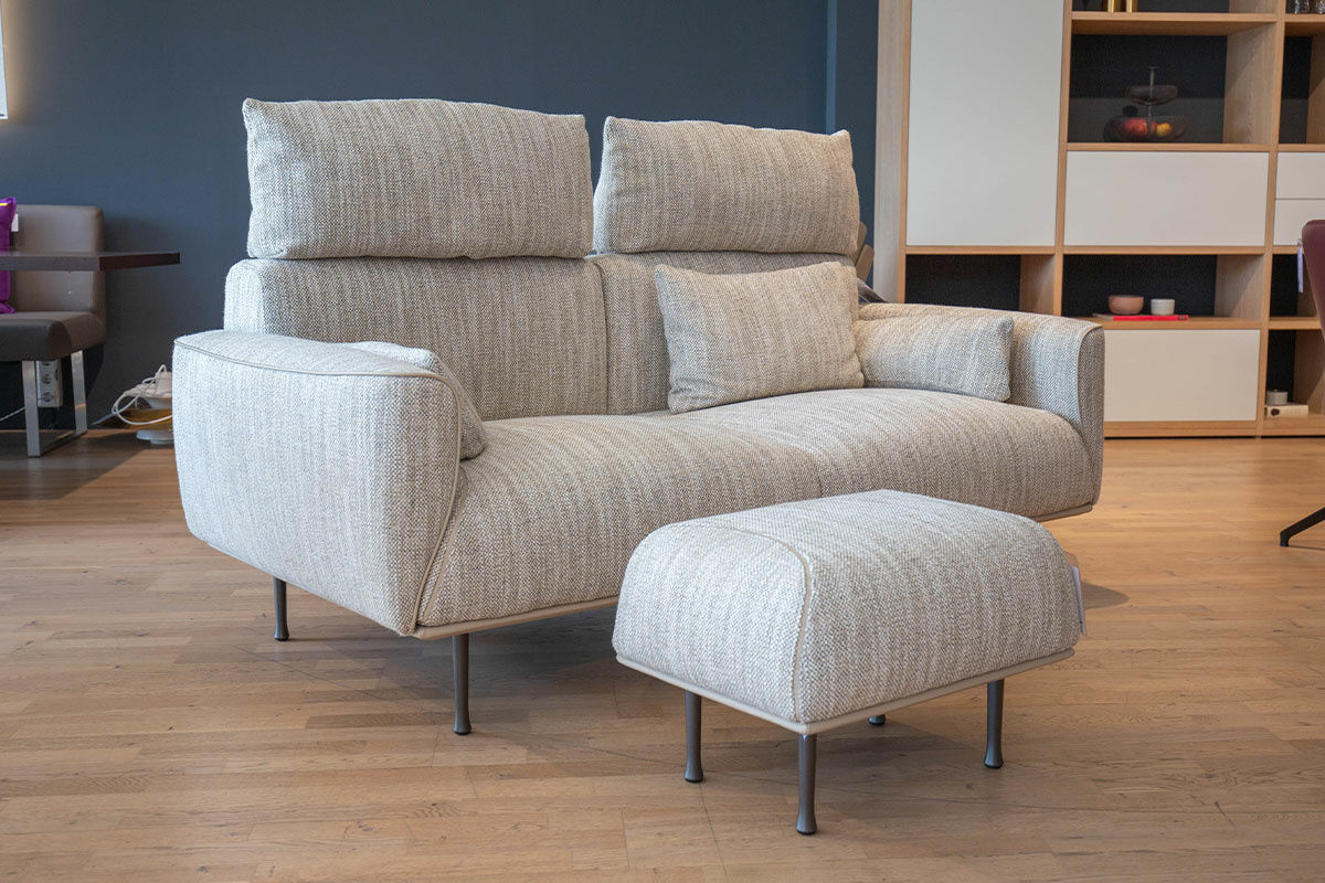 Jori - Sofa Eden Stoff Dodo C0206 Beige mit Hocker - 4