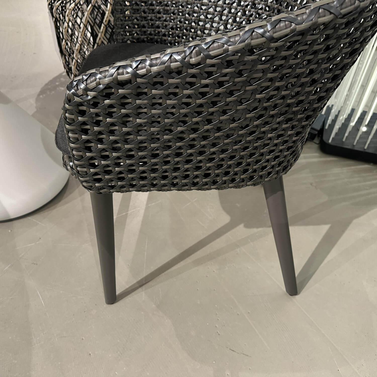 DEDON - Outdoor Tischgruppe Satellite Und Mbrace Platte HPL Gestell Aluminium Lipari Weiß Und Black Pepper Schwarz Mit Sitzkissen - 7