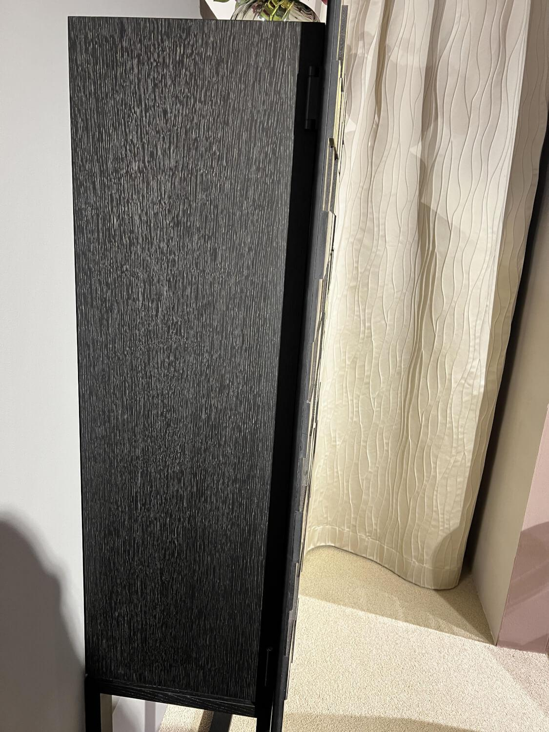 Christine Kröncke - Hochschrank Shape 30 Collector Front Dark Beauty Quadrat Messing Brüniert Korpus Eiche Anthrazit Matt Lackiert Mit Beleuchtung - 2