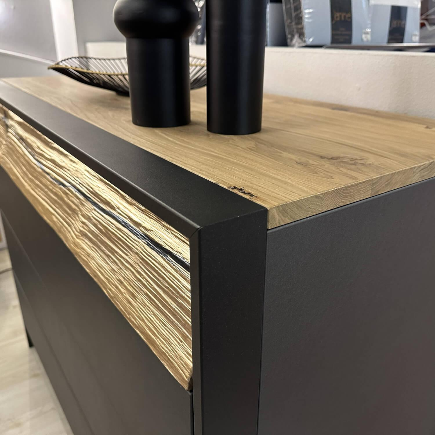 Thielemeyer - Schlafzimmer VZ 1 MR Joline Wildeiche Massiv Gebürstet Altholz Eiche Lackiert Und Lack Graphit Inklusive Beleuchtung - 13