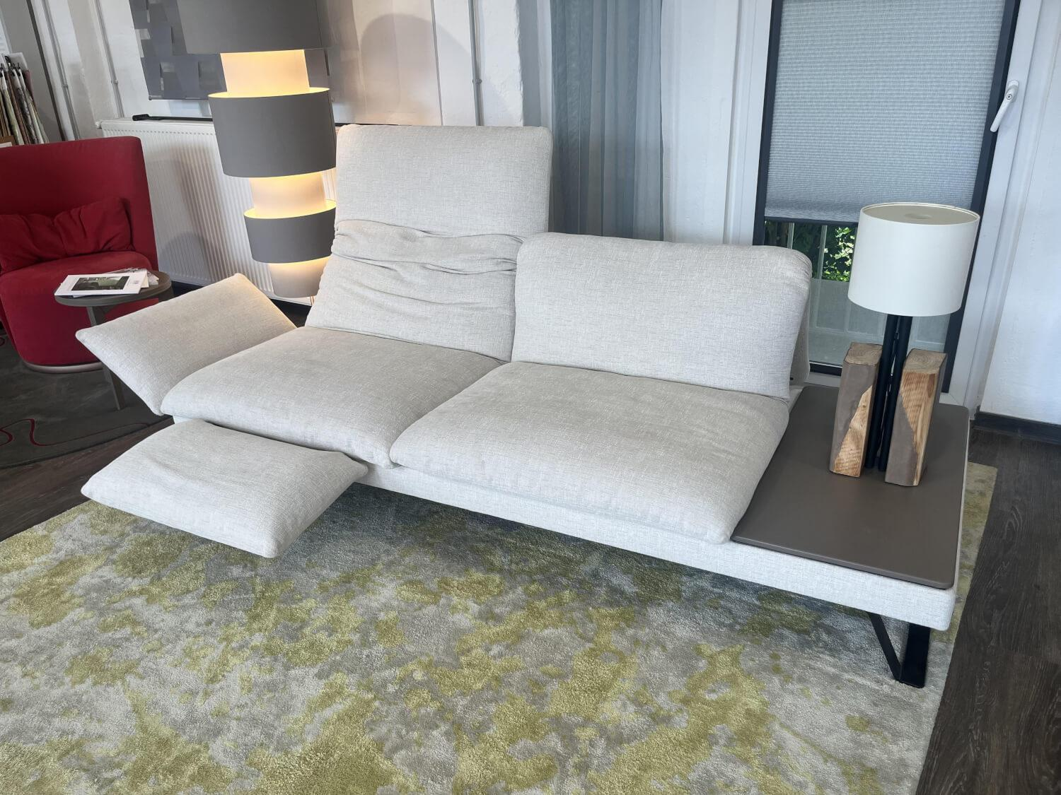 Bielefelder Werkstätten - Sofa Heaven Stoff Lance Beige Ablage Leder Taupe Kufen Metall Bronzefarbig Matt - 3