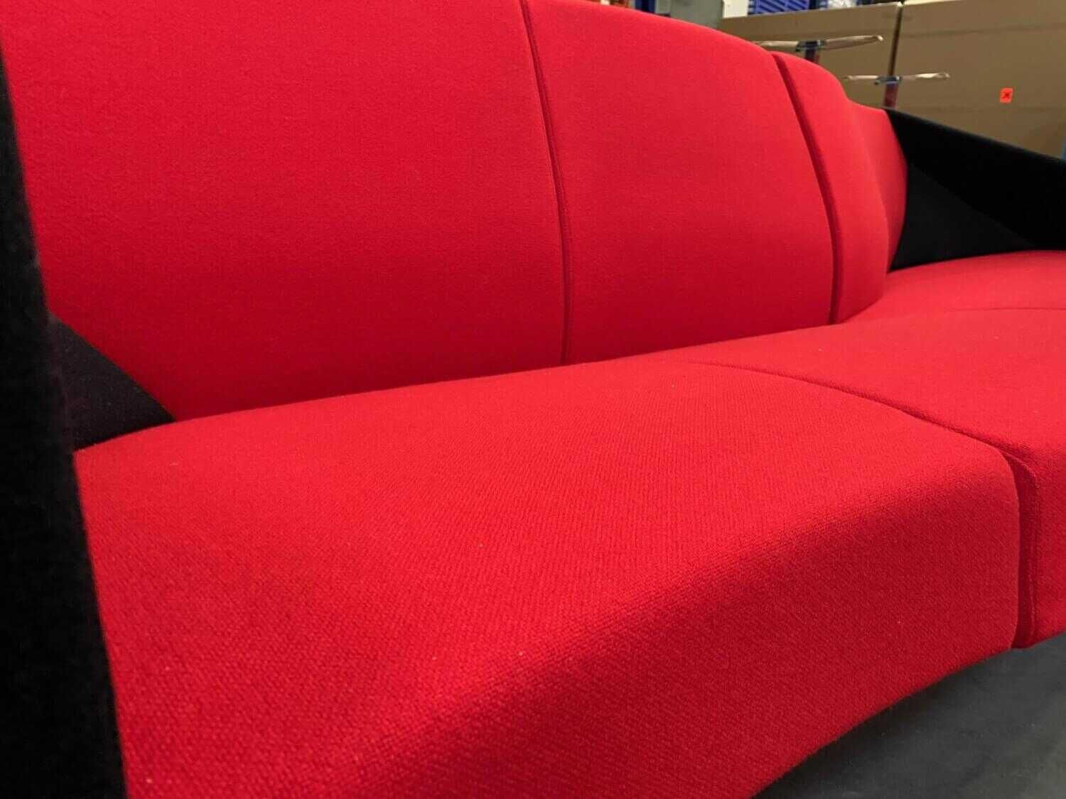 Sofa Decision Stoff Rot Schwarz Gestell Verchromt