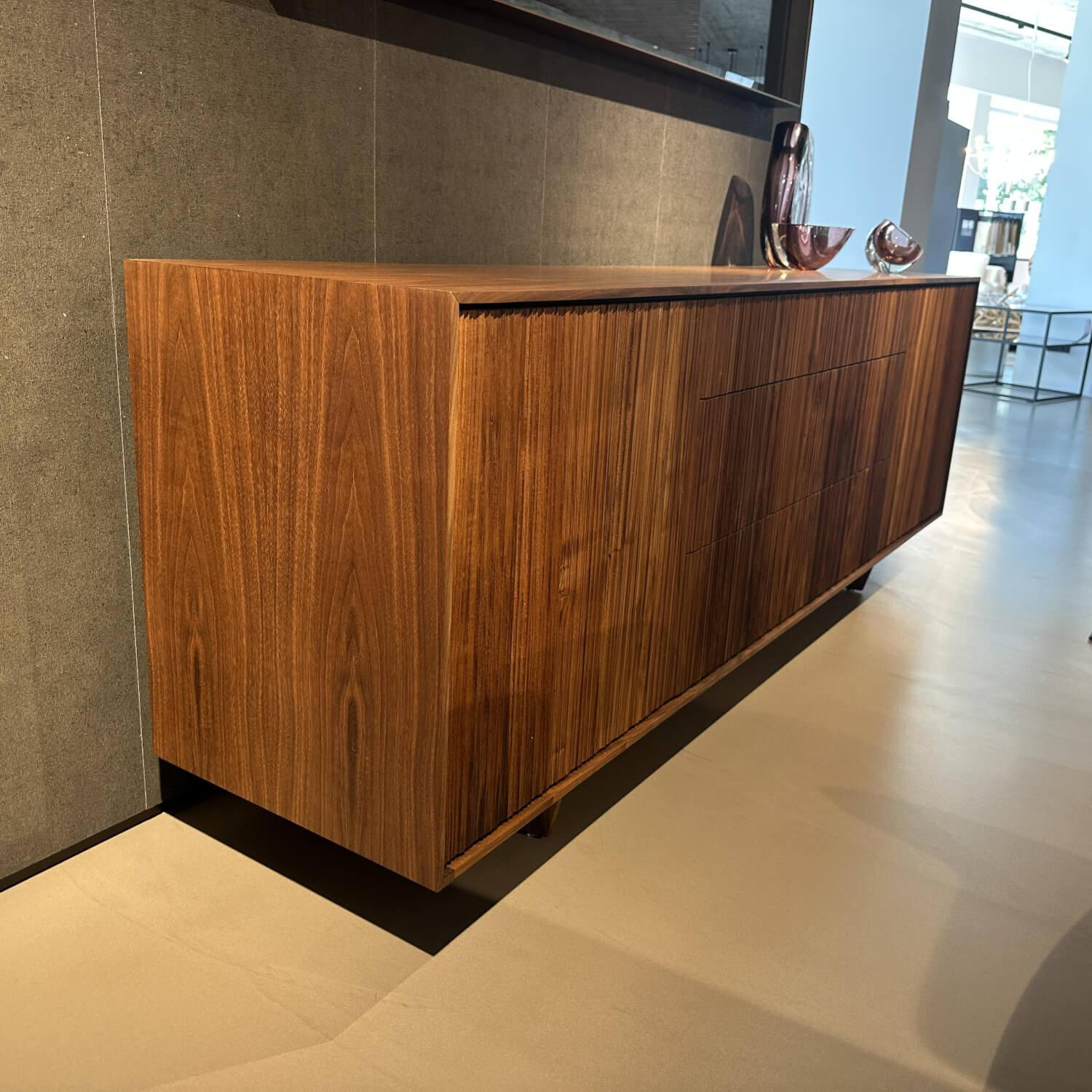 Riva1920 - Sideboard Vela Nussbaum Ohne Knoten Geölt - 2