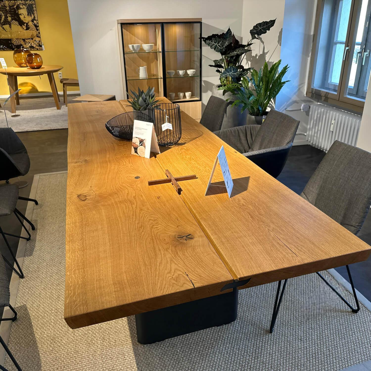 Team 7 - Esstisch Platte Eiche Urig Gebürstet Geölt Gestell Metallwange Schwarz Brüniert Inklusive Topfuntersetzer - 3