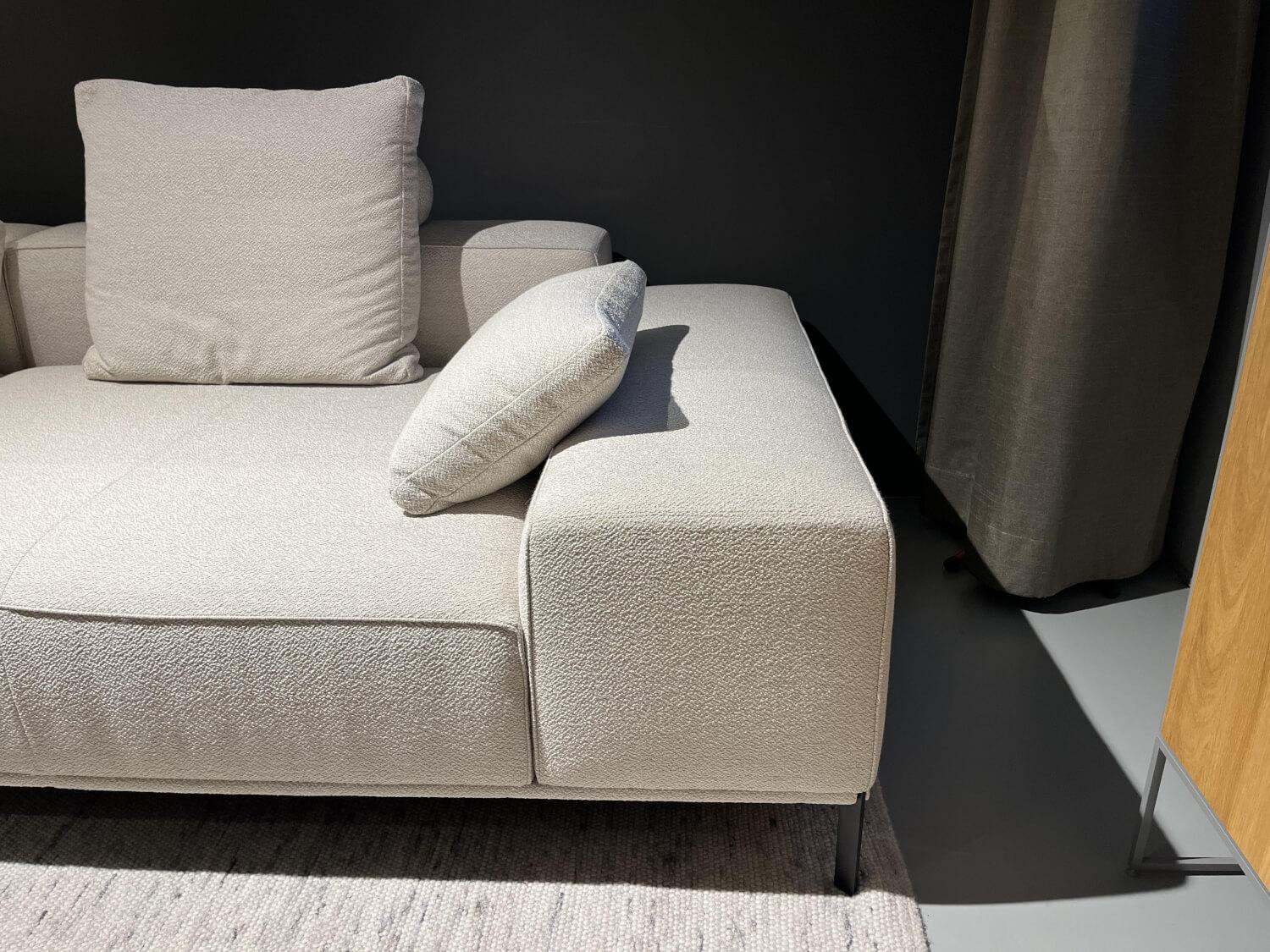 Durlet - Ecksofa Buenavista Cervo Ivory Beige Füße Stahl Schwarz Lackiert Inklusive Sofakissen - 4