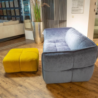 Raum.Freunde - Sofa 3 Sitzer CRF HEDDA Stoff Chenille Elyot 11 Dark Blue Dunkelblau Füße Nr 37 Schwarz Mit Hocker Stoff Aqua Clean Velvy 5 Yellow Gelb - 6