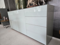 Scholtissek - Anrichte Sideboard Novus  Korpus Knorrige Eiche Rustikal Natur Geölt Front Glas 7035 Lichtgrau Grau Glänzend - 6