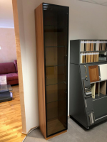 IRO - Vitrine Modell Nova Kernbuche Furniert 1-Türig Parsolglas - 2