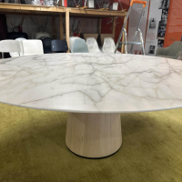 Porro - Esstisch Materic Platte Marmor Calacatta Oro Weiß Grau Matt Beschichtet Gestell Esche Natur - 2