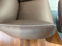 COR - Sessel Jalis Lounge Leder 246 Schoko-Grau mit Hocker - 4