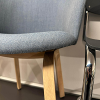 Arco - Stuhl Close 2B Stoff Kvadrat Remix 733 Blau Gestell Furnier Eiche Weiß Geölt - 3