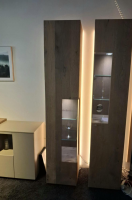Venjakob - 2er-Set Vitrine Cosmo Eiche Rustico Stone Braun Grau Inklusive LED Beleuchtung - 3
