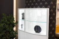 Hülsta - Vitrine Navis Pure Weiß Lack mit Hängeelement - 5