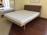 Gazzda - Doppelbett Fawn Eiche Massiv Weiß Geölt Kopfteil Bezug Leder ohne Lattenrost ohne Matratze - 5