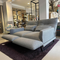 2-sitzer-sofas-ip-design-funktionssofa-clou-bezug-stoff-8-mara-grau-kufe-metall-matt-schwarz-sitz-4