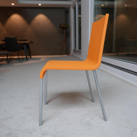 einzelstuehle-vitra-stuhl-03-sitzschalenfarbe-mango-untergestell-pulverbeschichtet-silber-glatt-466-3