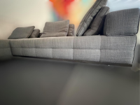 Minotti - Ecksofa Lawrence Clan Stoff Shibuya 15 Fumo Grau Gestell Massivholz mit 2 Eckkonsolen - 5