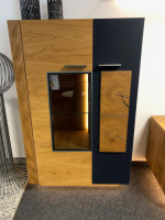 Schröder Franz - Wohnwand Kitzalm Solid Plus K050 Kernasteiche Natur Furniert Gebürstet Akzentglas Schiefer Grau Inklusive Beleuchtung - 12