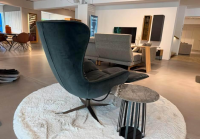 Freifrau - Sessel Leya Wingback Chair Sitzseite Leder Opium Garden Außen Stoff Adamo Grün mit Hocker - 2