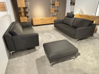 DFM - Garnitur Casablanca Leder W2 Anthrazit Füße Chrom 2 Sofas 1 Hocker - 2