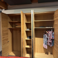 Team 7 - Drehtürenschrank Lunetto Eiche Naturöl Farbglas Taupe Matt Griffstange Kubisch - 2