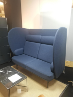 2-sitzer-sofas-fritz-hansen-plenum-zweisitzer-sofa-stoff-capture-6001-blau-gestell-anthrazit-201-01-5