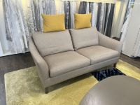 Bielefelder Werkstätten - Sofa Saloni Stoff Ron Grau Beige Inkl. Nackenkissen Stoff Ruby Gelb Füße Holz Grau Lackiert - 5