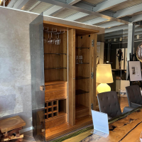 Riva1920 - Schrank Cambus Evo Nussbaum Geölt Türen Rauchglas Bronziert Mit Beleuchtung Und Touch Sensor - 4