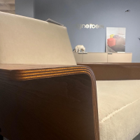 Ligne Roset - Sessel G 10 Stoff Alpa Arctique Beige Gestell Schwarz Seidenmatt Pulverbeschichtet Armlehnen Buchenmultiplex Furniert - 4