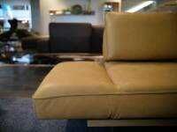 2-sitzer-sofas-koinor-sofa-phoenix-leder-c-revolution-mustard-plateau-wildeiche-mit-drehstop-308-01-4