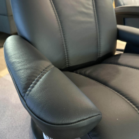 Stressless - Sessel Consul M Leder 093 Batick 19 Black Schwarz Gestell Classic Holz 05 Schwarz Gebeizt Mit Hocker - 3