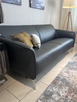 Leolux - Sofa Garnitur Mayon 2 + 3 Sitzer Leder Senso 3906 Ombra Anthrazit Gestell Aluminium Poliert - 4