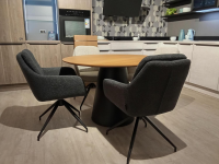 Raum.Freunde - Esstisch Ose Platte Wildeiche Furniert Mit Hartwachsöl Finish Kegelsäule Metall Schwarz - 7