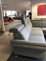 Carina - Ecksofa Modell 1073 Stoff Picasso Stone Metallfüße Aluminium Rund Glänzend mit Verstellfunktionen - 6