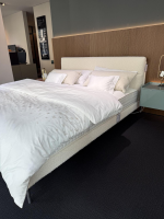 Schramm - Boxspringbett Cleo Origins Complete Stoff Andy 2980 White 4 Weiß Kopfteil Cleo Fuß GP Kristallweiß Weiß Mit Matratze - 5