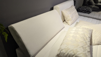 RUF Betten - Boxspringbett Veronesse Stoff 6150 Weiß Und  8460 8440 Grau Weiß Füße Chrom Inklusive Matratzen Mit Plaid Und 4 Kissen - 3