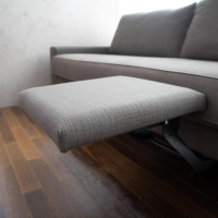 2-sitzer-sofas-ip-design-sofa-jon-edwards-bodenfrei-stoff-burton-taupe-mit-kopfstuetze-378-01-50142-2